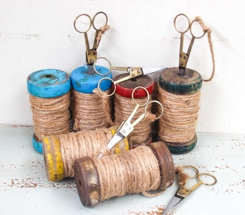 BOBBIN w STRING AND SCISSORS sml