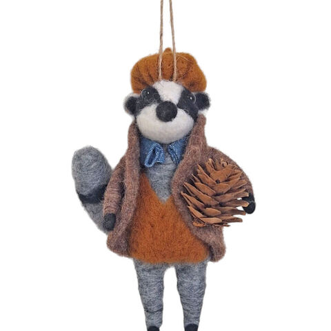 FELT BADGER w/ PINECONE