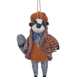 FELT BADGER w/ PINECONE