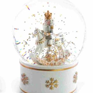 SNOW GLOBE GOLDEN NUTCRACKER MUSICAL 12cm